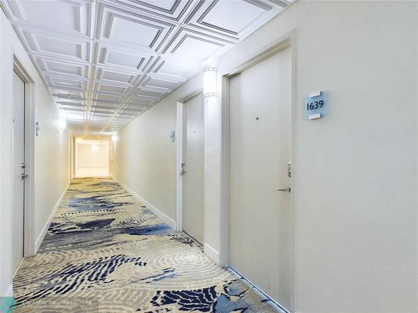 Hollywood, FL 33019,3001 S Ocean Dr  #1639