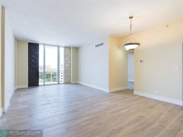 Hollywood, FL 33019,3001 S Ocean Dr  #1639