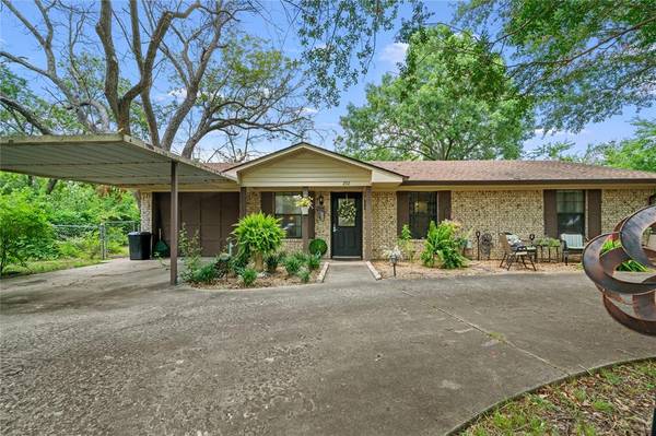 202 W Goss Street, Terrell, TX 75160