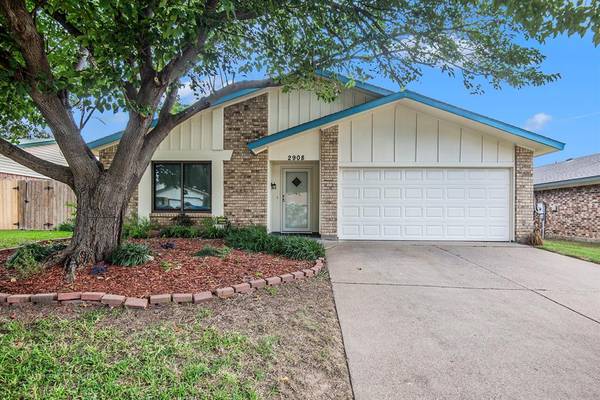 2908 Woodbridge Drive, Bedford, TX 76021