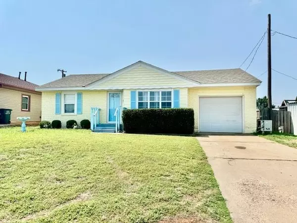 1204 Blackstone Avenue, Clinton, OK 73601