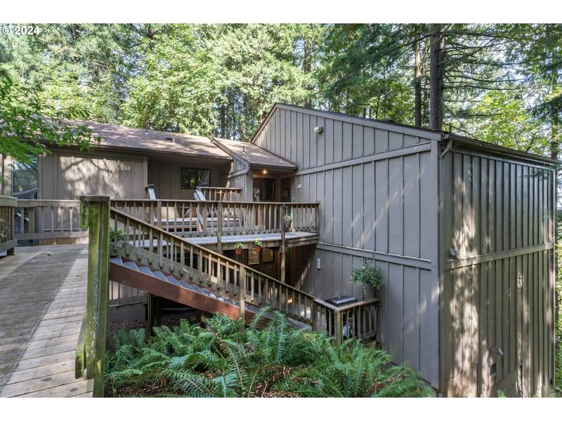 139 TREEHILL LOOP, Eugene, OR 97405