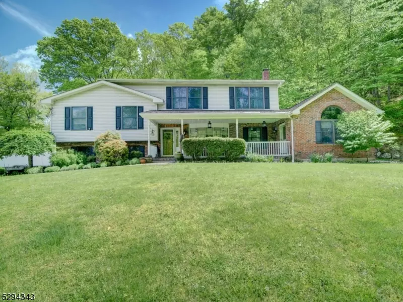 64 Grayrock Rd, Clinton Twp., NJ 08809