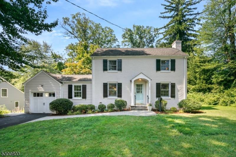 15 Old Colony Rd, Bernardsville Boro, NJ 07924