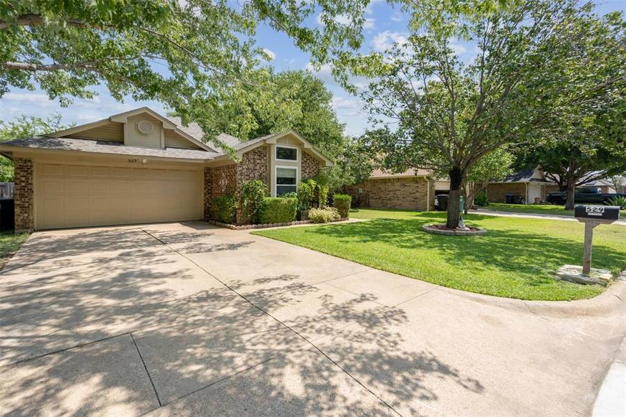 529 Blue Haze Drive, Fort Worth, TX 76108