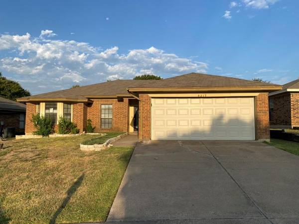 8217 Meadowbrook Drive, Watauga, TX 76148