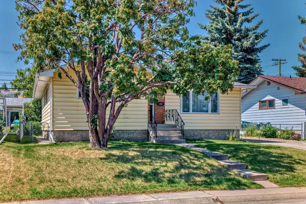 Calgary, AB T2k2J3,4635 North Haven DR NW