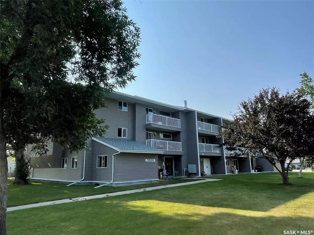 Weyburn, SK S4H 3A8,1832 Eaglesham AVENUE #301