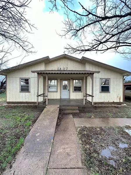 310 N Berry Street, Throckmorton, TX 76483