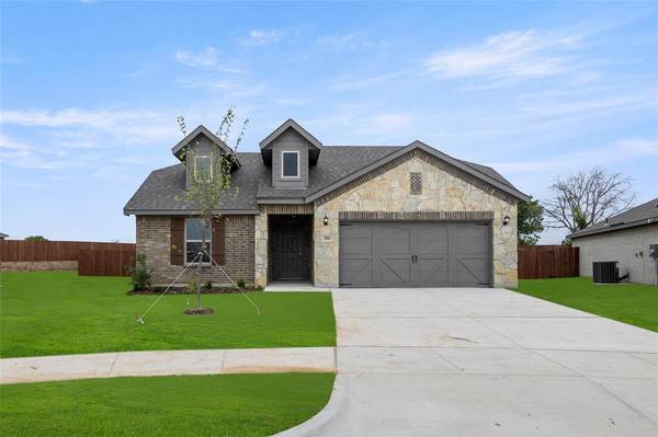 301 Chickasaw Drive, Cleburne, TX 76032