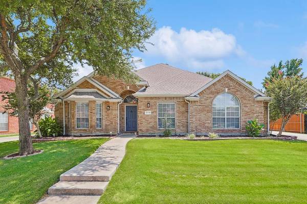 2713 Meadow Green Drive, Flower Mound, TX 75022