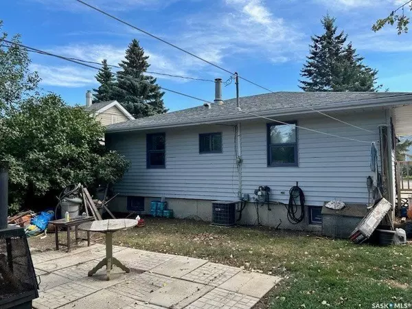 Kindersley, SK S0L 1S0,24 6th Street CRESCENT W