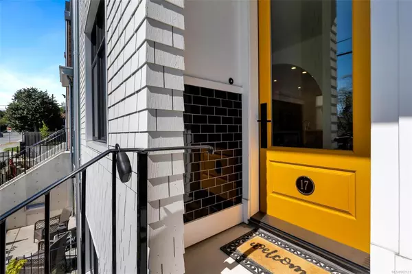 Victoria, BC V9A 3G2,230 Wilson St #17