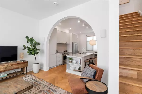 Victoria, BC V9A 3G2,230 Wilson St #17