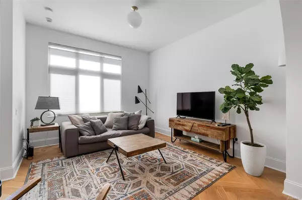 Victoria, BC V9A 3G2,230 Wilson St #17