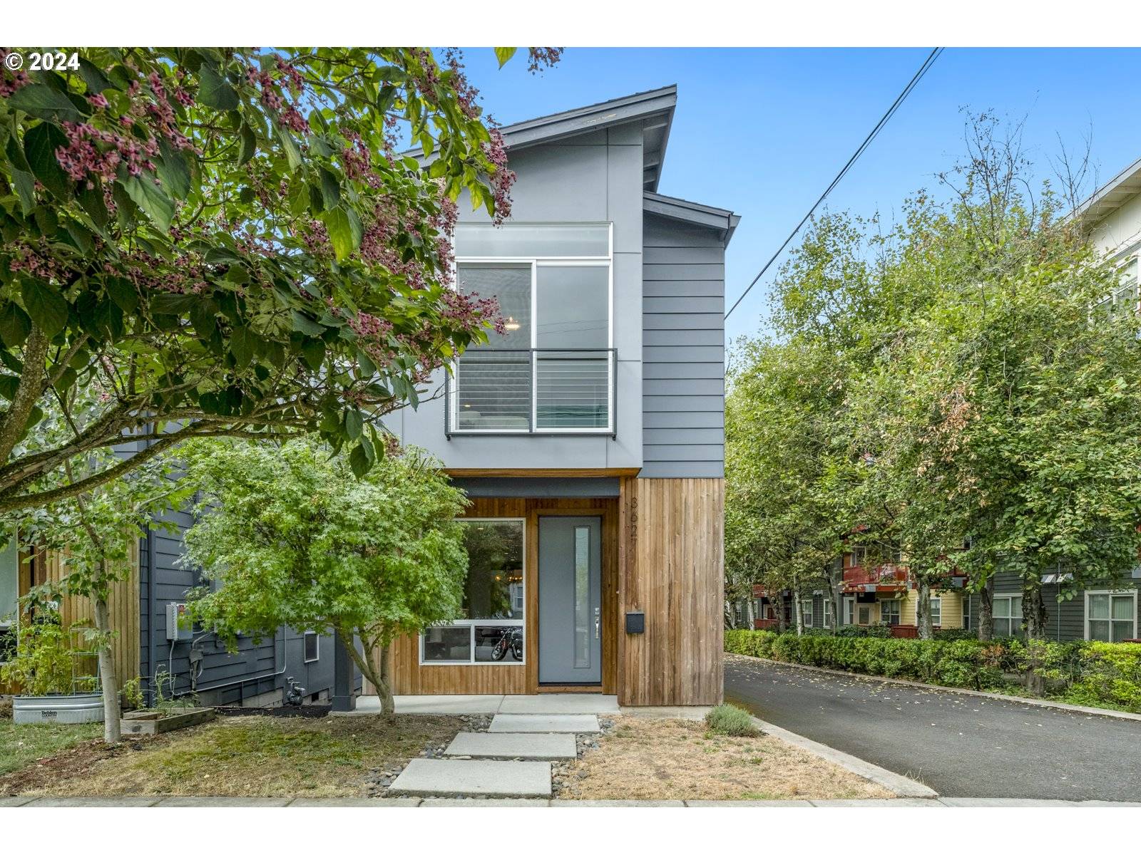 3627 SE 28TH AVE, Portland, OR 97202
