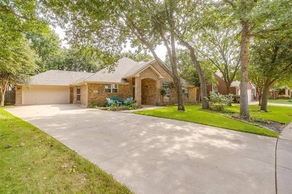 829 Royal Oak Lane, Burleson, TX 76028