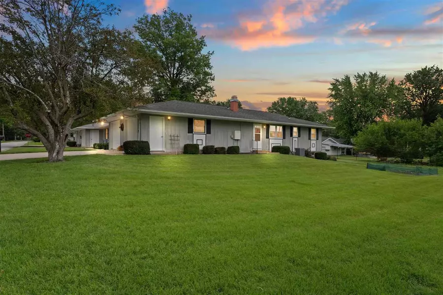 305 H AVE, Kalona, IA 52247