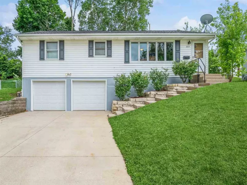 3317 Sue Lane NW, Cedar Rapids, IA 52405