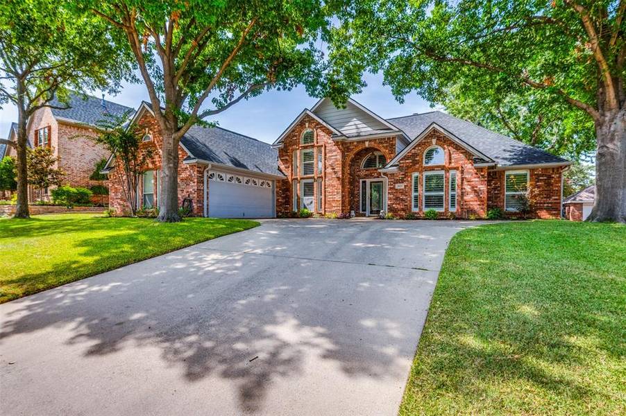 1021 Crestview Drive, Bedford, TX 76021