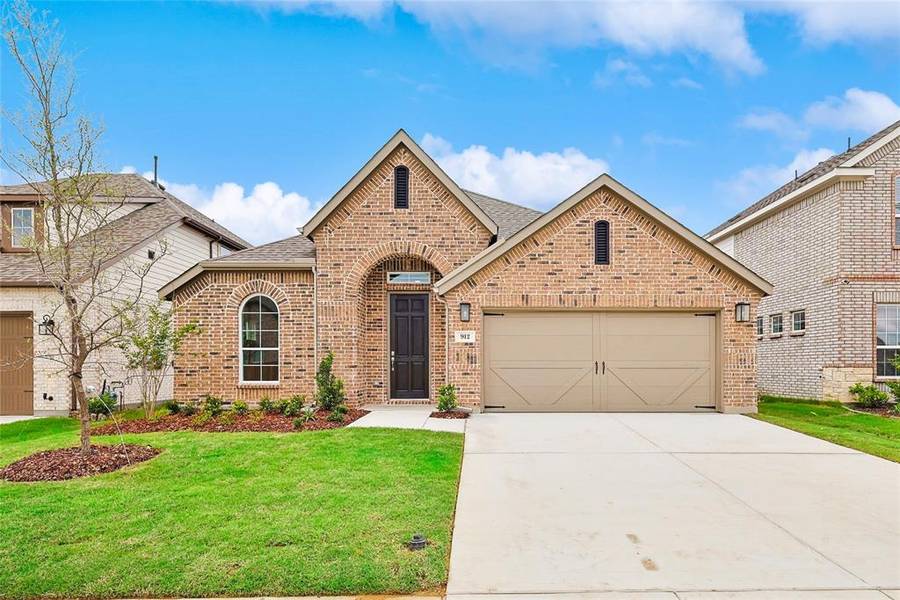 912 Water Canna Drive, Fort Worth, TX 76247