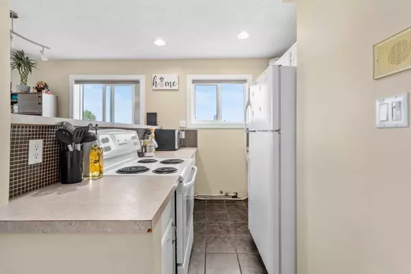 Calgary, AB T2T 3W7,1817 14A ST SW #308