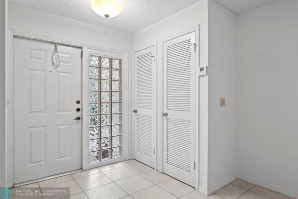 Hollywood, FL 33021,3351 Emerald Oaks Dr  #103