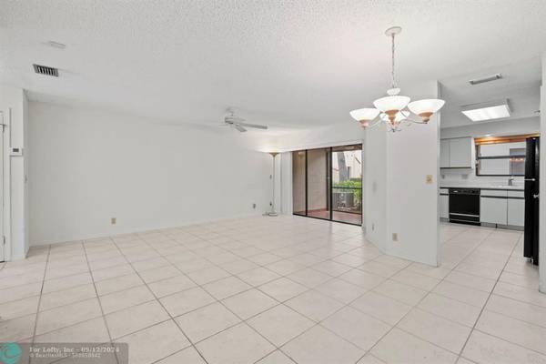 Hollywood, FL 33021,3351 Emerald Oaks Dr  #103