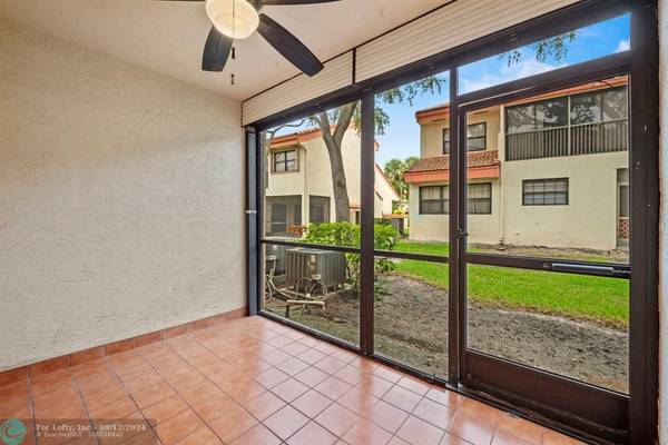 Hollywood, FL 33021,3351 Emerald Oaks Dr  #103