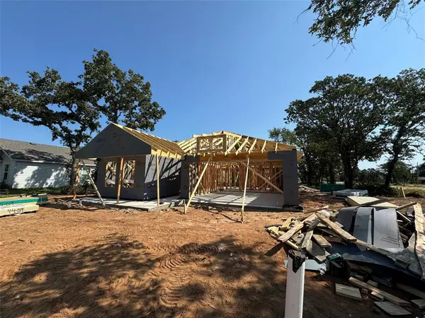 400 Peace Lily Way, Tolar, TX 76476