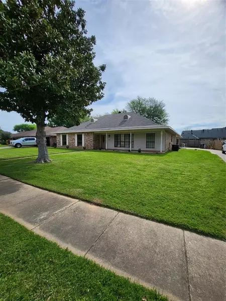 1521 Whitehall, Shreveport, LA 71105