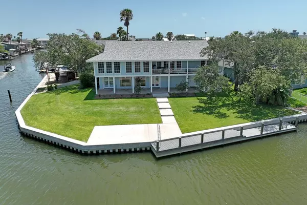 21 Pelican, Rockport, TX 78382