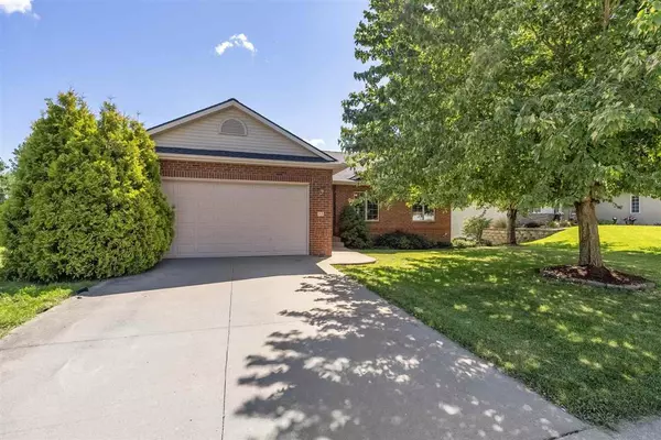 30 Coyote Ct, North Liberty, IA 52317