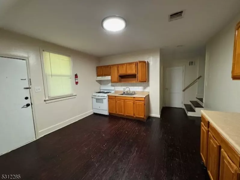 1 E Grand St #3, Hampton Boro, NJ 08827