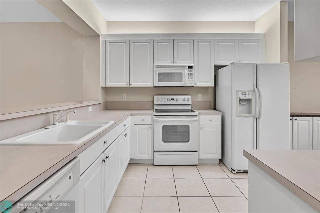 Tamarac, FL 33321,7715 Yardley Dr #201
