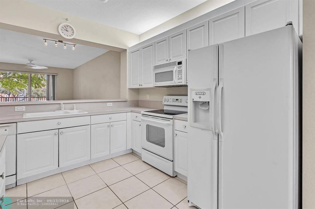 Tamarac, FL 33321,7715 Yardley Dr #201