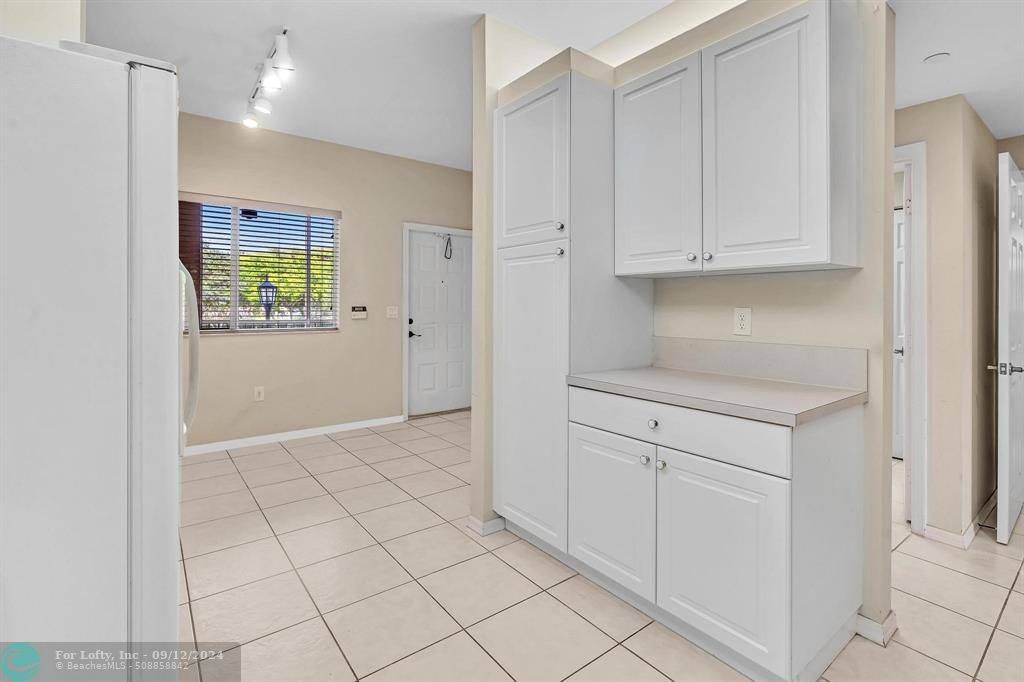 Tamarac, FL 33321,7715 Yardley Dr #201
