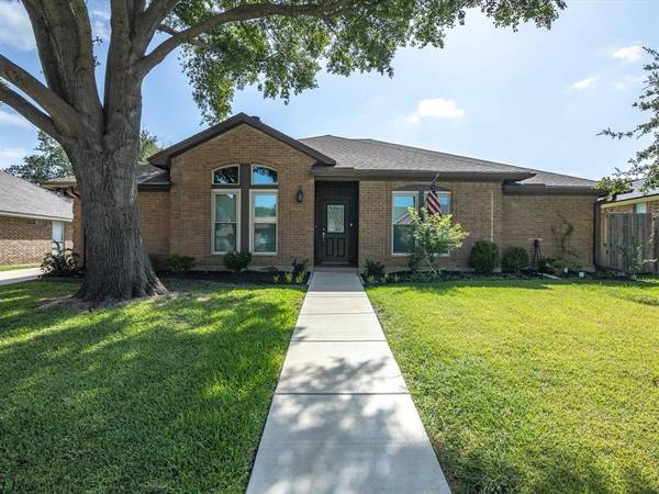 1402 Highland Drive, Mansfield, TX 76063