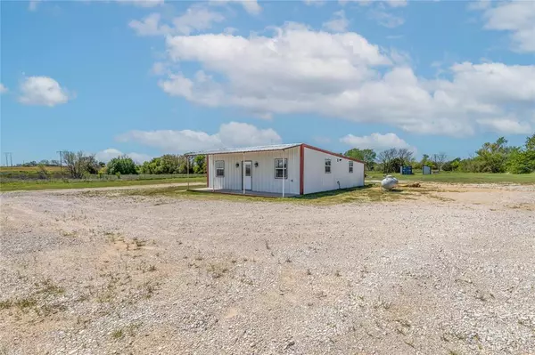 6819 US Highway 287 N Access Road Road, Bowie, TX 76230