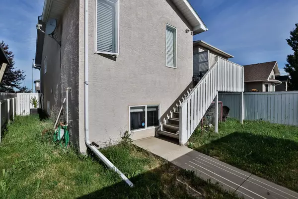 Lethbridge, AB T1K 7N8,137 Peigan CT West