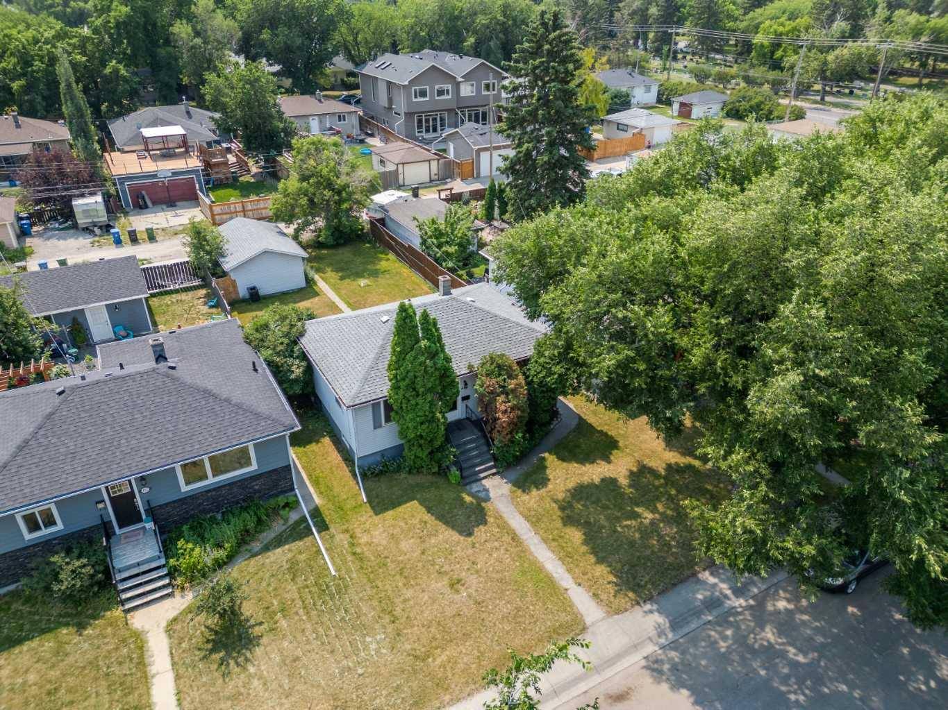 Calgary, AB T2K 0B9,441 34 AVE NW