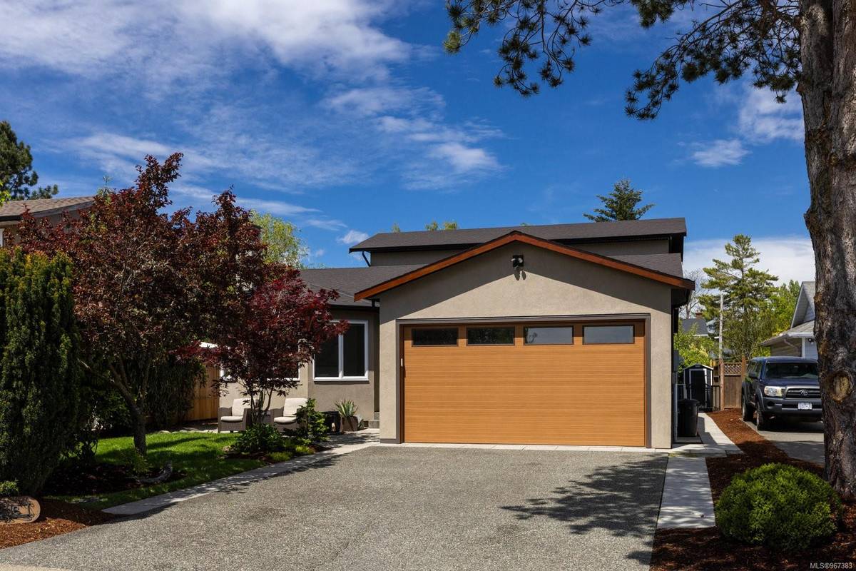 Sidney, BC V8L 5B9,2118 Jahn Pl