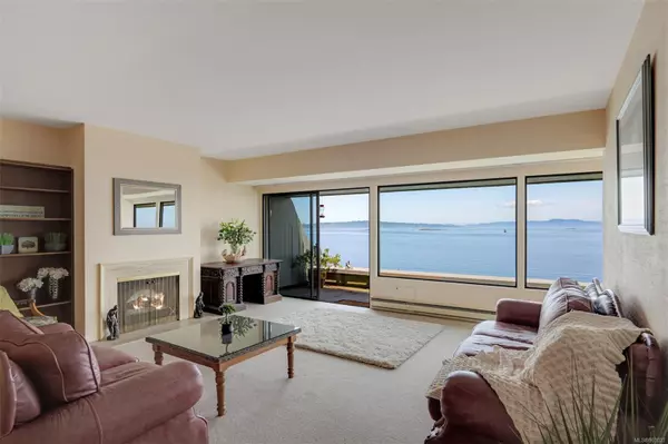 Oak Bay, BC V8S 2N4,1211 BEACH Dr #105