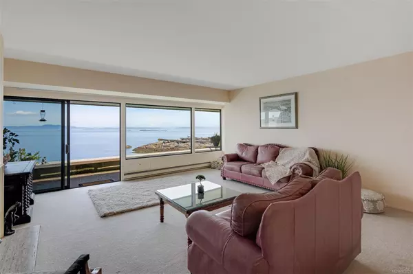 Oak Bay, BC V8S 2N4,1211 BEACH Dr #105