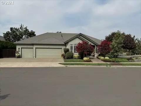 990 OLD ORCHARD LN, Springfield, OR 97477