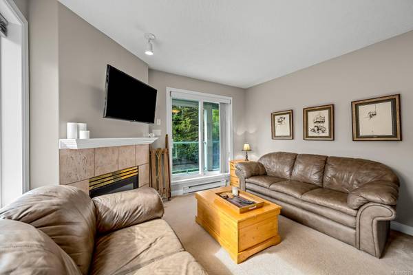 1340 Henry Rd #205, Courtenay, BC V9J 1L0