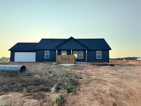 705 Elm Tree CT, Poolville, TX 76487