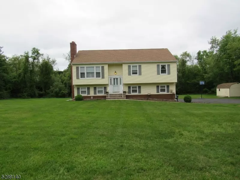 2 Columbine Rd, Readington Twp., NJ 08889