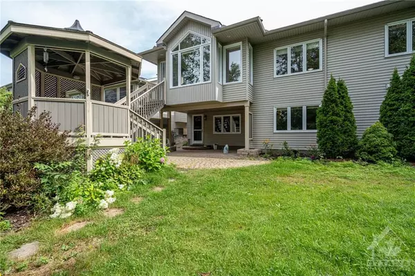 Ottawa, ON K2S 1M2,77 FOREST CREEK DR