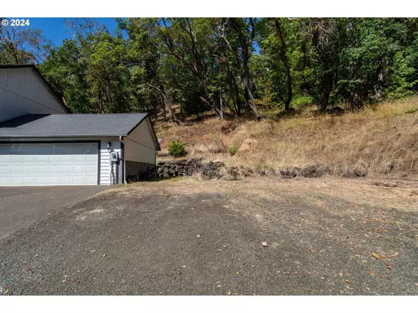 Roseburg, OR 97471,170 BEATTIE LN